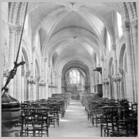 Vue intérieure de la nef vers le chœur, photo Engerand, culture.gouv.jpg